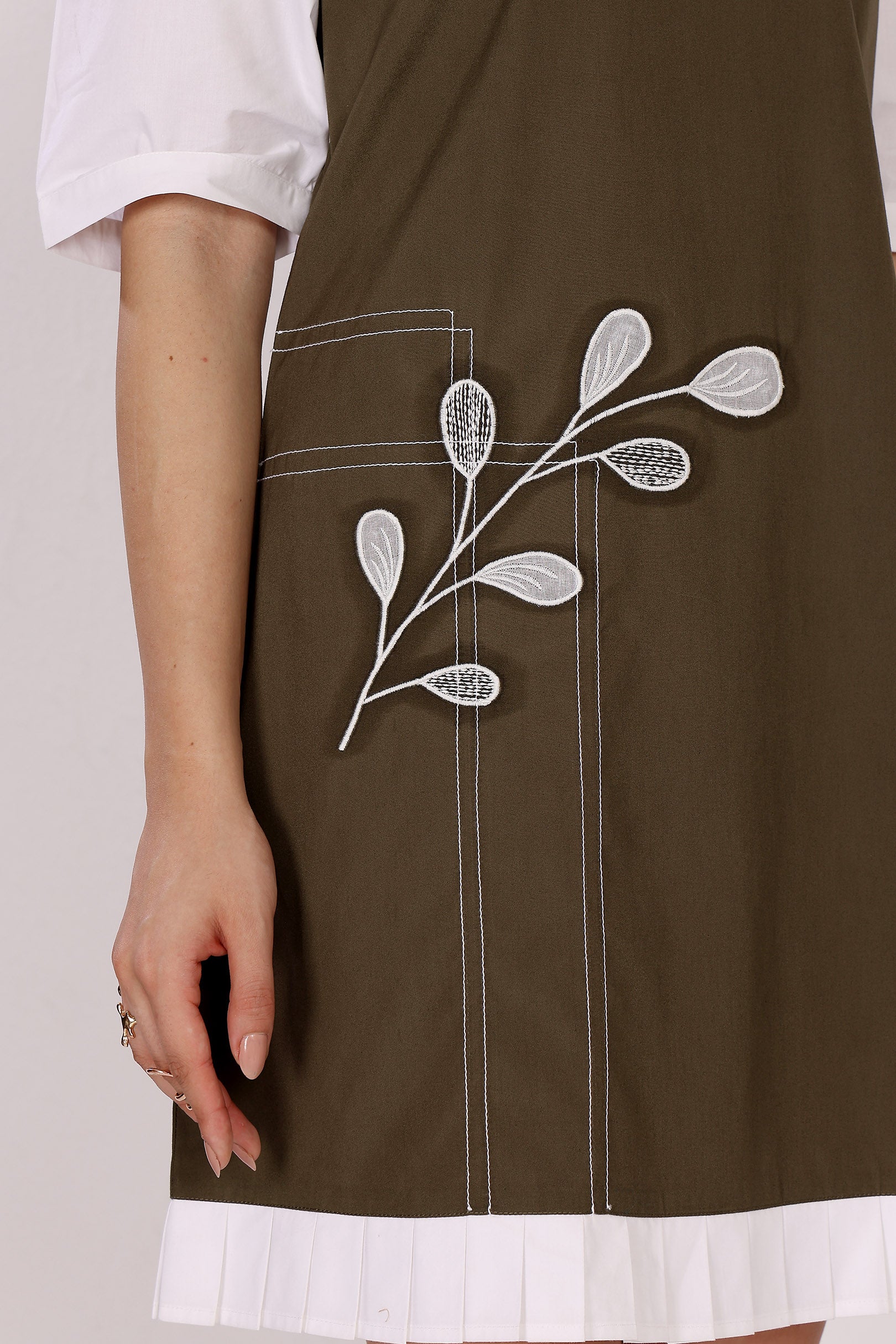 White & Olive Dual-Tone Cotton Short Dress with Double Collar and Front Embroidery